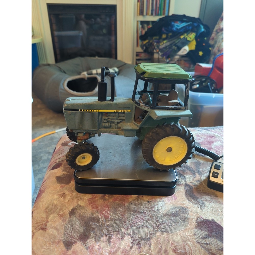 Vintage Ertl 1/16 Scale John Deere Tractor Die Cast Metal Green USA *WELL USED*